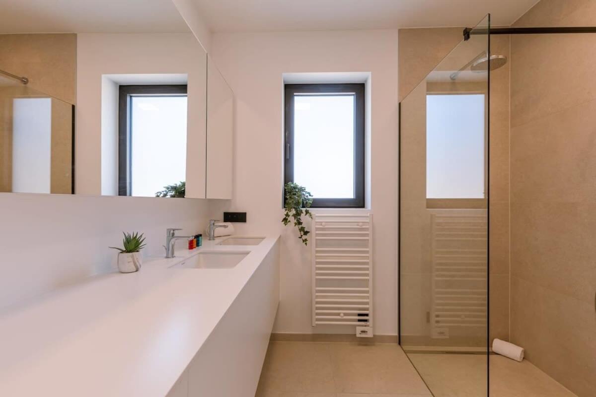 New, Luxurious And Modern Apartment With Private Parking Koksijde Exteriör bild