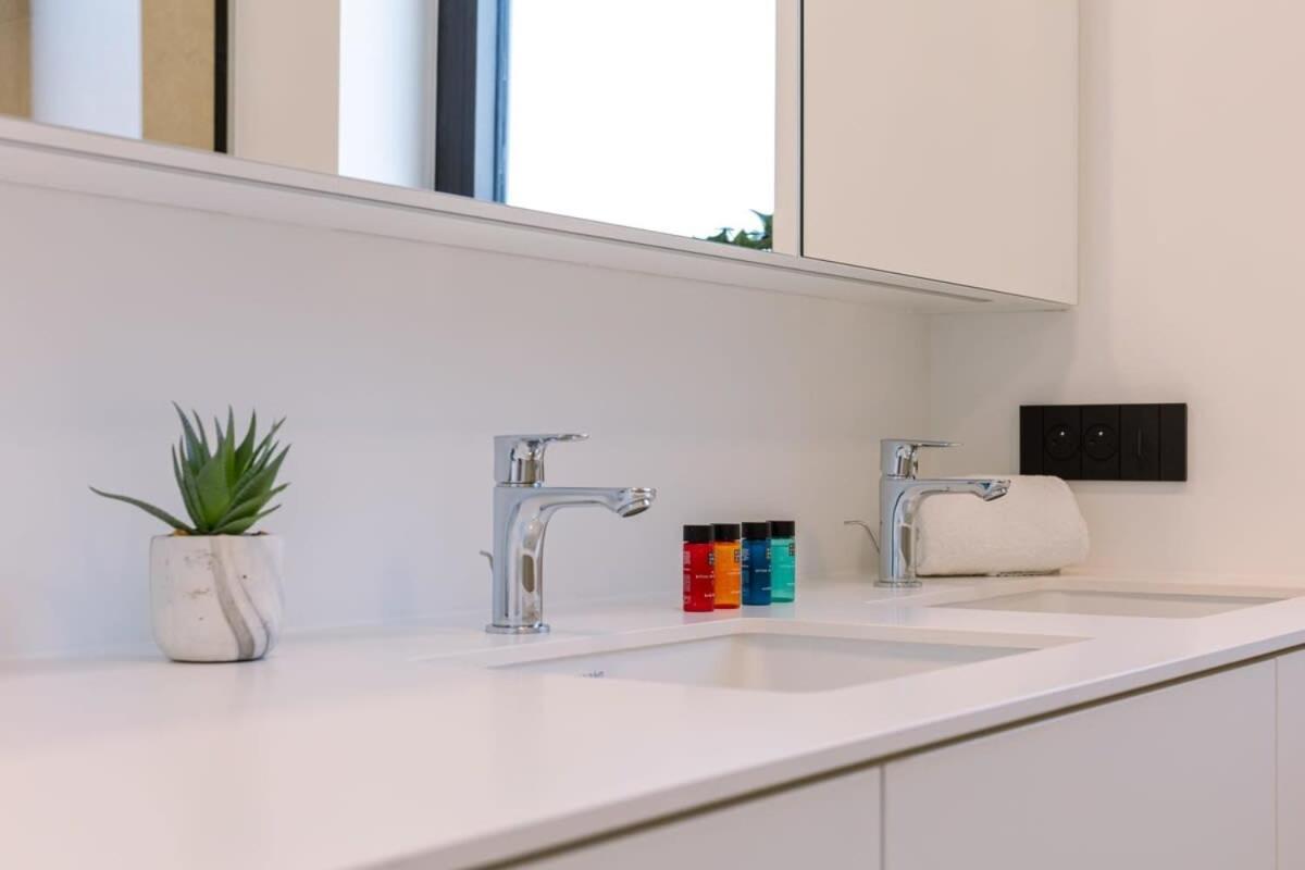 New, Luxurious And Modern Apartment With Private Parking Koksijde Exteriör bild