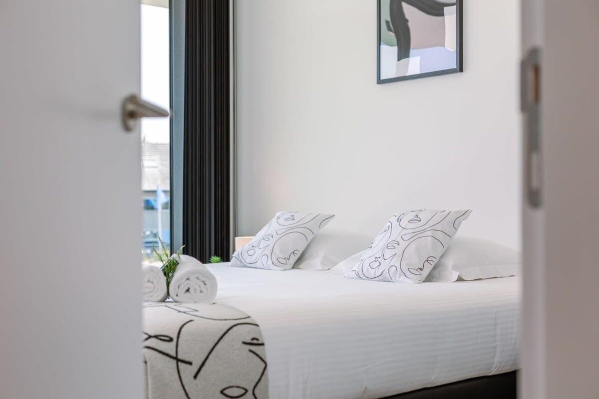 New, Luxurious And Modern Apartment With Private Parking Koksijde Exteriör bild