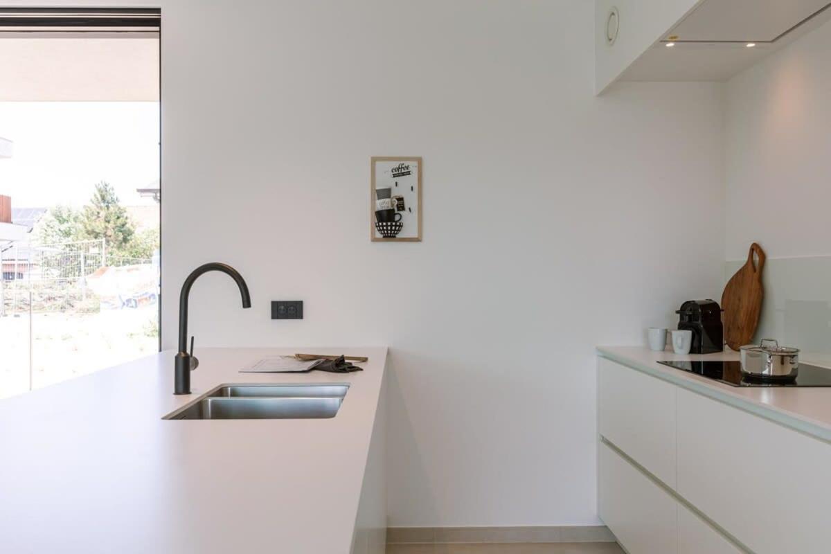 New, Luxurious And Modern Apartment With Private Parking Koksijde Exteriör bild