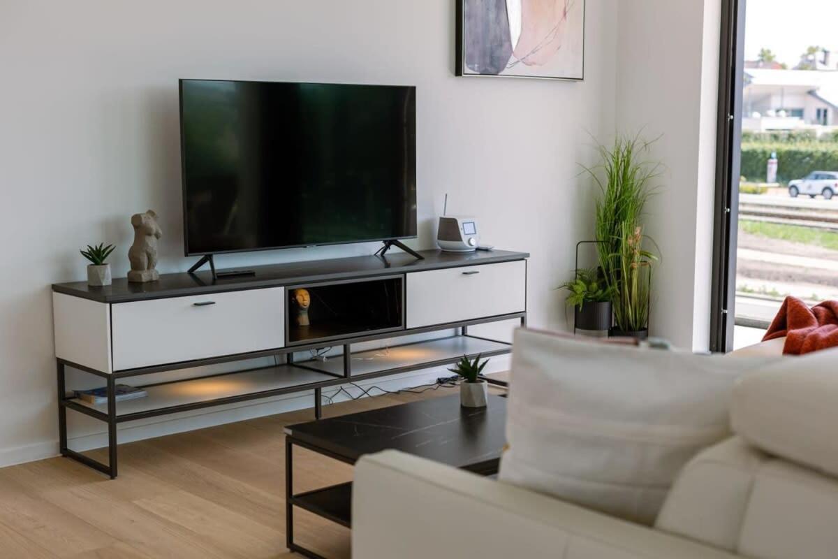New, Luxurious And Modern Apartment With Private Parking Koksijde Exteriör bild