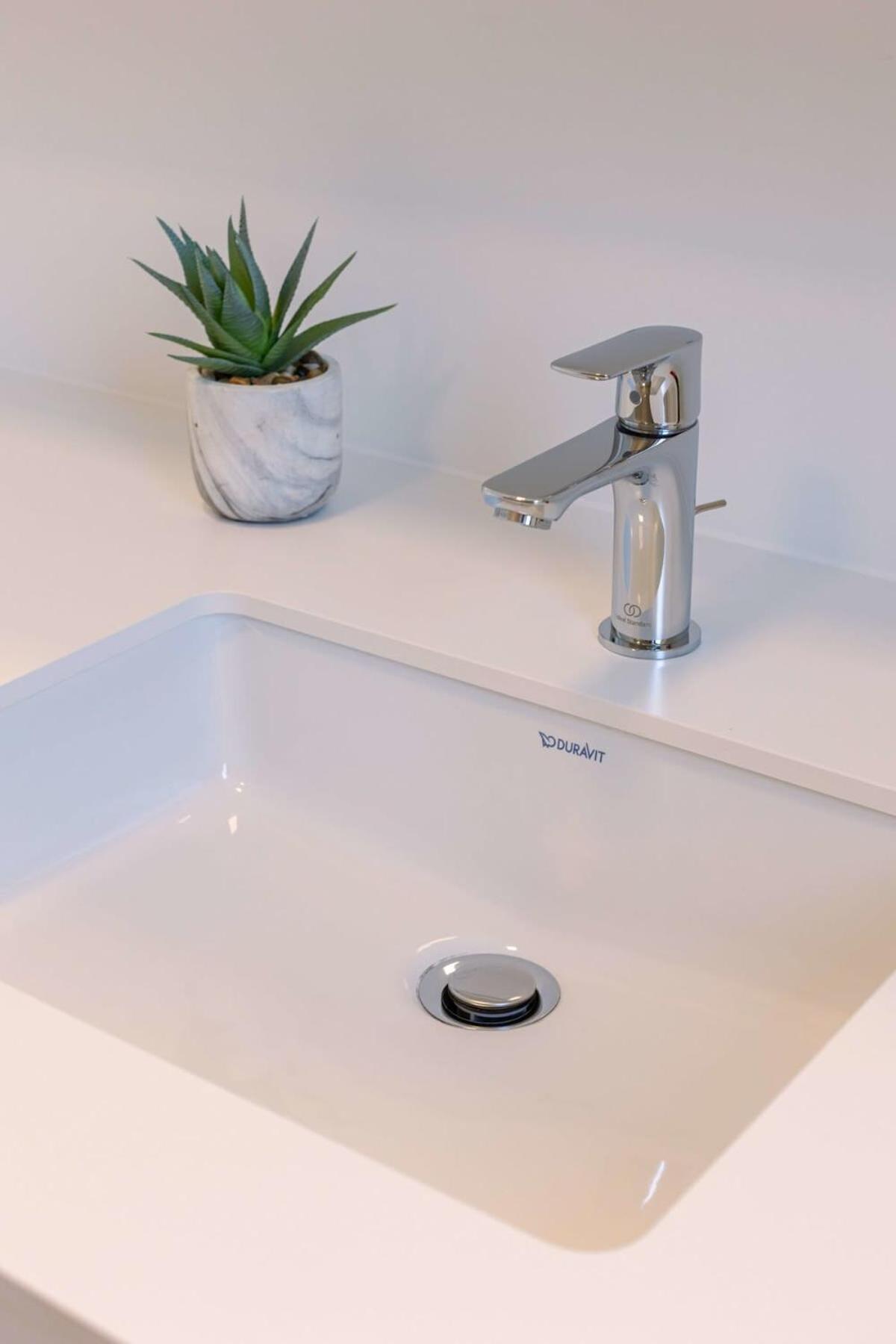 New, Luxurious And Modern Apartment With Private Parking Koksijde Exteriör bild